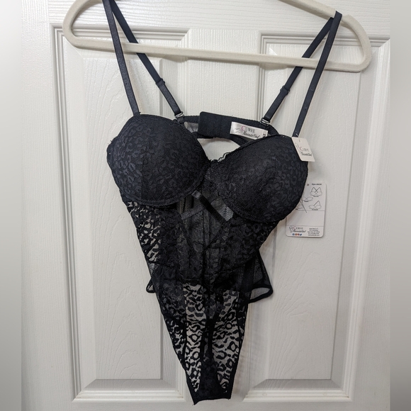 Curve Necessities Bodysuit with Built-in 5 way Convertible - Picture 2 of 9